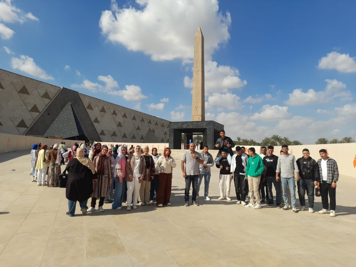 زيارة طلاب كلية العلاج الطبيعي – جامعة بنها إلى المتحف المصرى الكبير