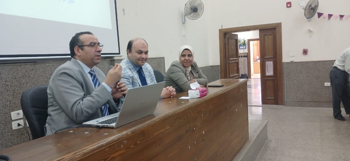 تنظم وحدة ضمان الجوده بالكليه بالتعاون مع مركز ضمان الجوده دورة تدريبية عن &quot; توصيف البرامج والمقررات &quot;